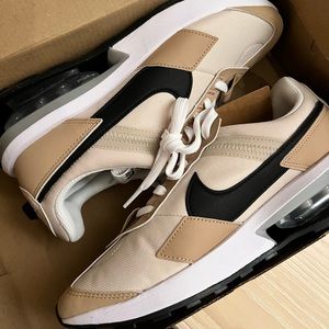 Nike Women Air Max Pre-Day